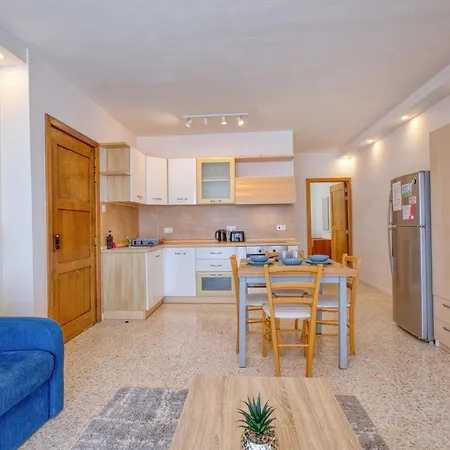 5th Floor Seafront Apartment *