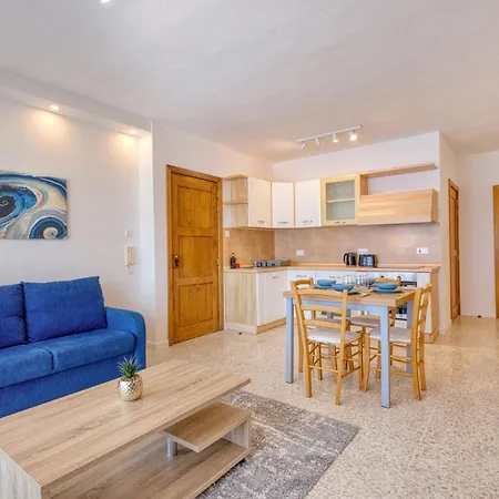5th Floor Seafront Apartment *