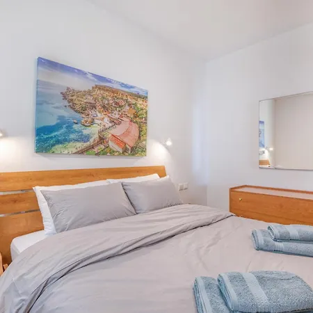 5th Floor Seafront Apartment *