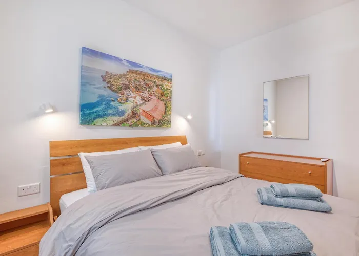 5th Floor Seafront Apartment *