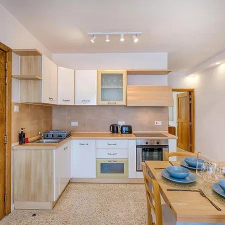 5th Floor Seafront خليج سانت بول