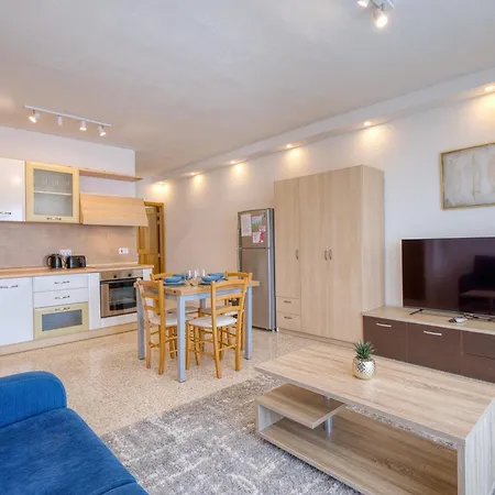 5th Floor Seafront شقة خليج سانت بول