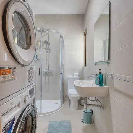 5th Floor Seafront * خليج سانت بول